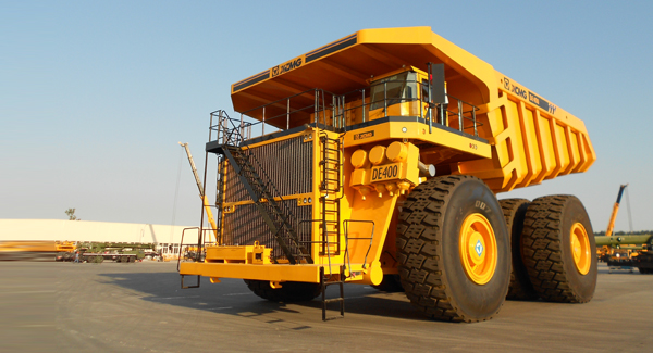 全球最大的DE400矿用自卸车在凯发k8一触即发成功下线