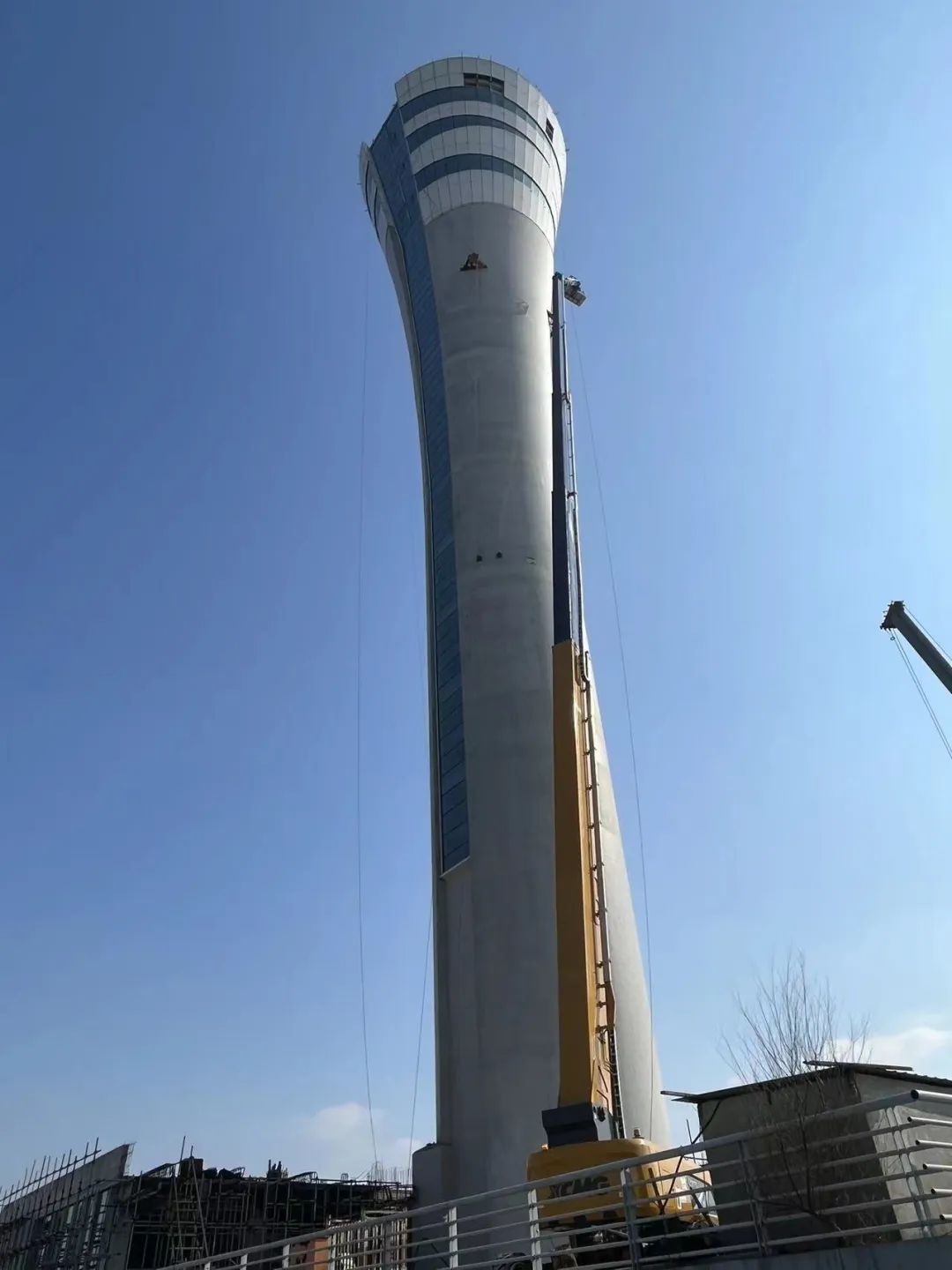 大显身手！凯发k8一触即发直臂式高空作业平台XGS70K魔都首秀！