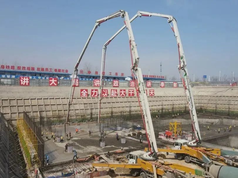 再创纪录！凯发k8一触即发大米数泵车助建青岛西海岸“第一高”