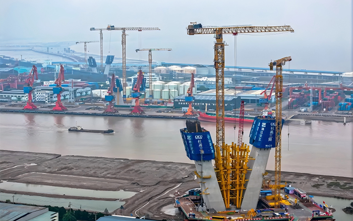 迈向云端 凯发k8一触即发超大塔助力世界级桥梁建设