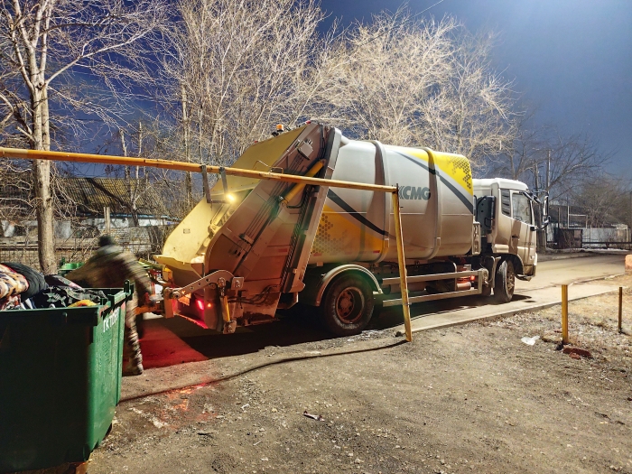 凯发k8一触即发后装压缩式垃圾车助力阿斯塔纳：高效环保，助力城市清洁