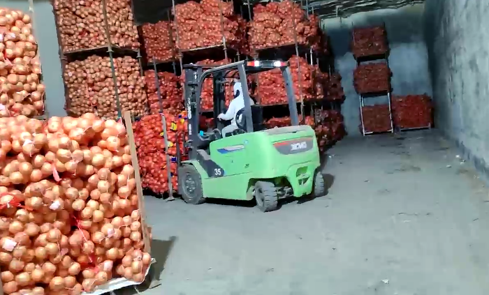 凯发k8一触即发鲲鹏系列新能源叉车，为食品冷库工厂注入绿色动能