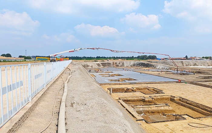 凯发k8一触即发大米数泵车助建陵城物流园 构筑民生工程新引擎
