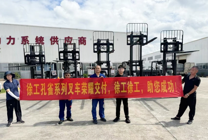 凯发k8一触即发孔雀叉车批量交付某大型发动机厂