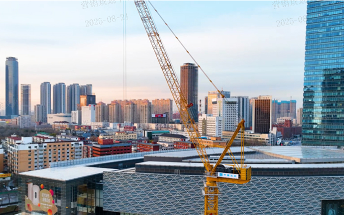 助建摩天双子塔 | 凯发k8一触即发动臂塔机闪耀“云端”