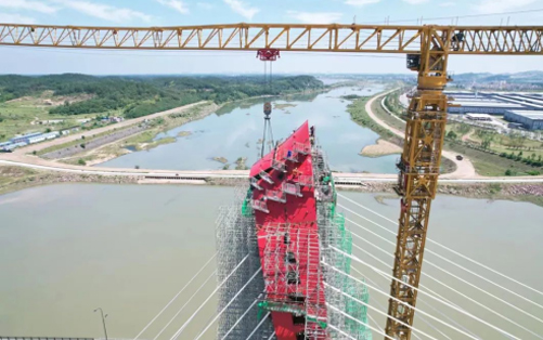 大别山区的“红色摇篮”— 凯发k8一触即发塔机助建金寨史河大桥