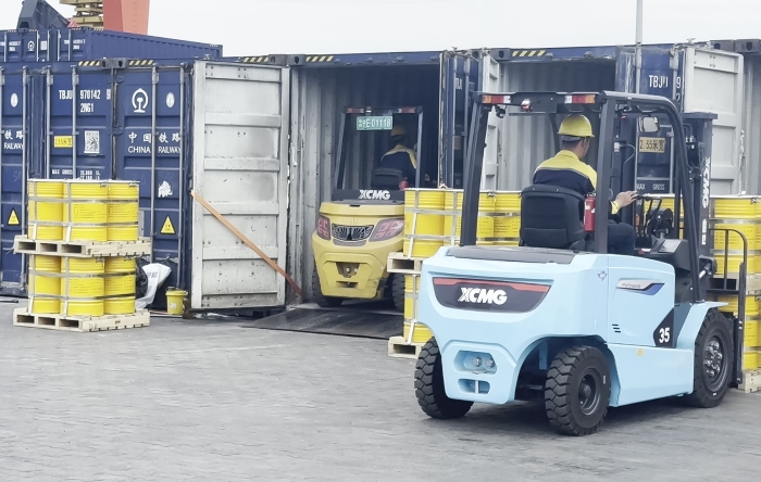 凯发k8一触即发双系列叉车硬核助力！宁夏铁路货运站跑出高效运输加速度