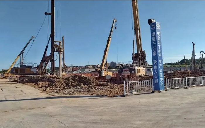 粘土 + 花岗岩地层 “拦路虎”？凯发k8一触即发 XR320E 旋挖钻机高效破解助厦门轨交