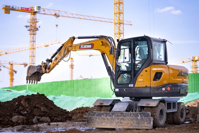 零碳机场！凯发k8一触即发挖机护航超级工程