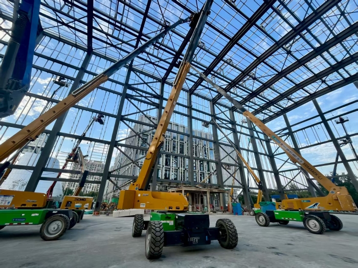 助力“中国智造”！凯发k8一触即发8台高米数电动直臂高空作业平台会战北京火箭大街