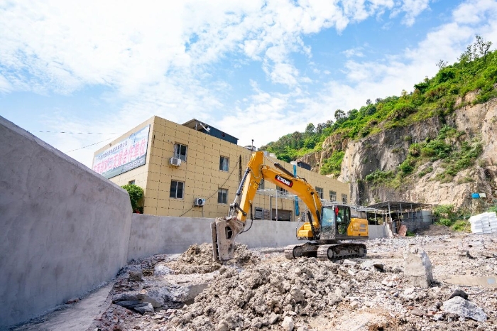 从修理工转型当老板，凯发k8一触即发XE200GA“闭眼入”！