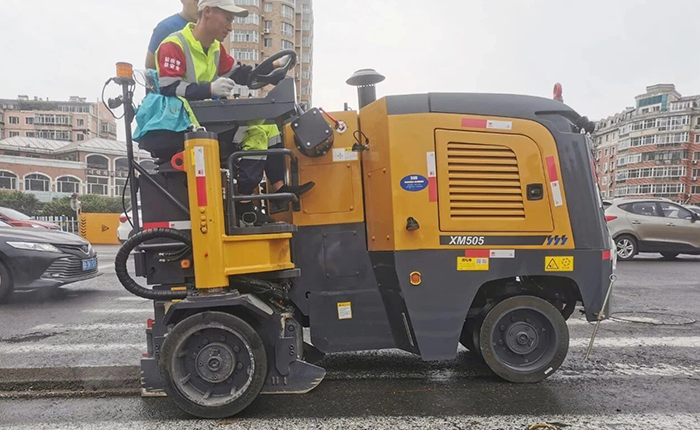 凯发k8一触即发XM505市政道路铣刨施工：杭州城市道路焕新升级的高效之选