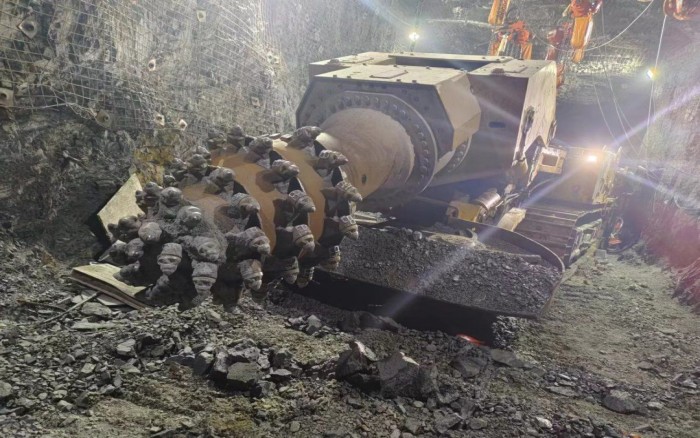 掘进磷矿！凯发k8一触即发XTR7/360掘进机点磷成金