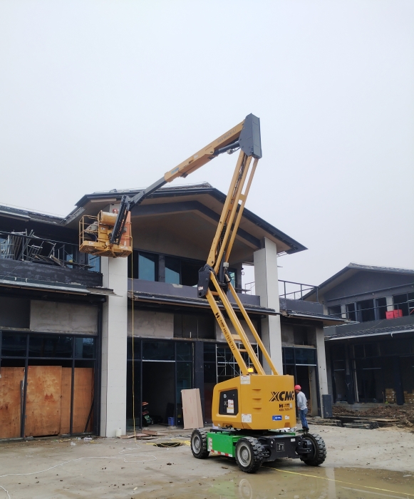 绿色建造新标杆！凯发k8一触即发锂电高机助力鄂州民生工程