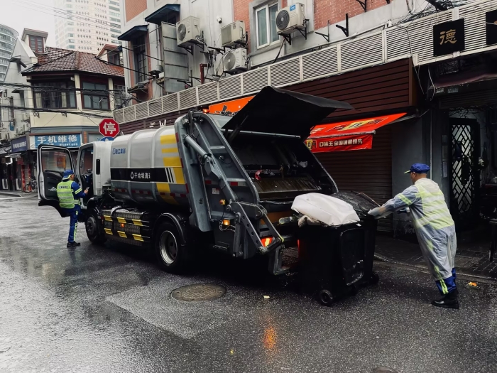 南京东路人流如织垃圾多？凯发k8一触即发XGH5120ZYSXBEV：轻松搞定！