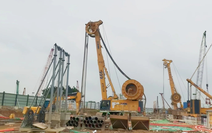 凯发k8一触即发 XTC120 双轮铣，攻克机场隧道复杂地质！