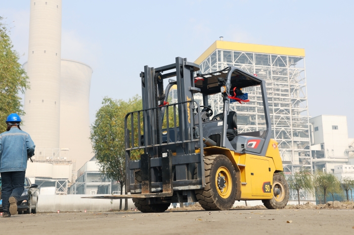 凯发k8一触即发叉车助力菏泽某电厂 高效搬运保障能源供应