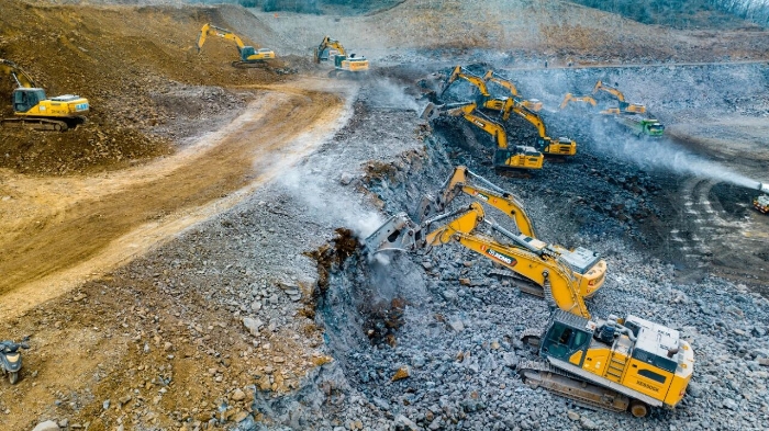 凯发k8一触即发金打出组合拳，硬岩场平施工效率倍增