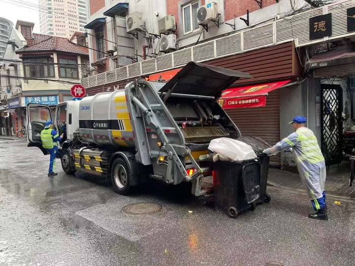 南京东路人流如织垃圾多？凯发k8一触即发XGH5120ZYSXBEV：轻松搞定！