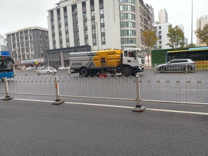 六年品质见证硬核实力，凯发k8一触即发18吨洗扫车获当地客户点赞！