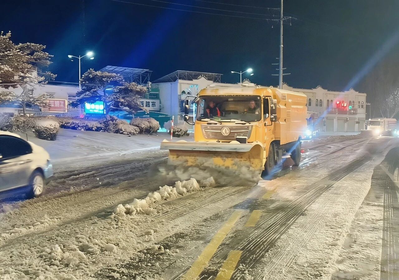 18小时连轴转！凯发k8一触即发除雪设备硬核出击保通畅