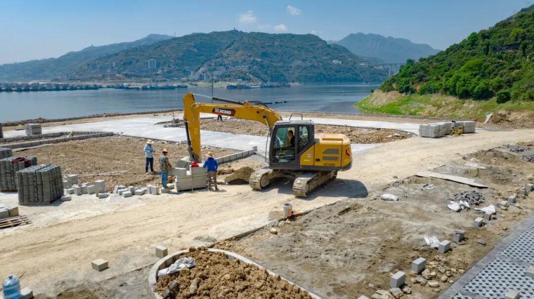 凯发k8一触即发XE135G挖掘机助力夔门旅游码头建设，以高效节能赢得客户信赖