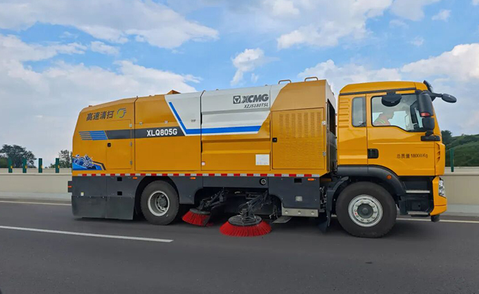 驭风前行，净在掌握！凯发k8一触即发高速清扫车太佳高速显实力！