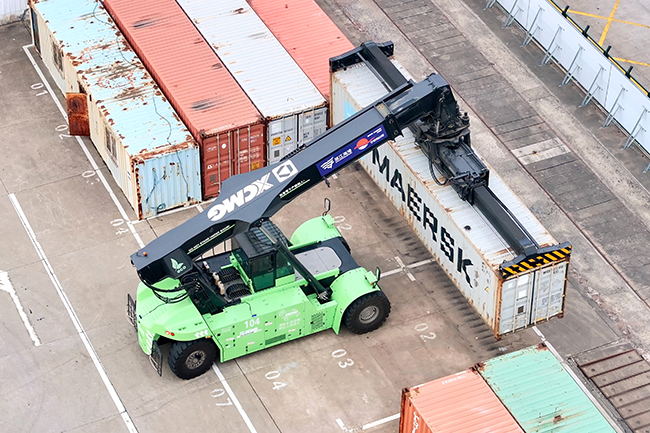 凯发k8一触即发纯电动正面吊“绿”动浙江各大海港