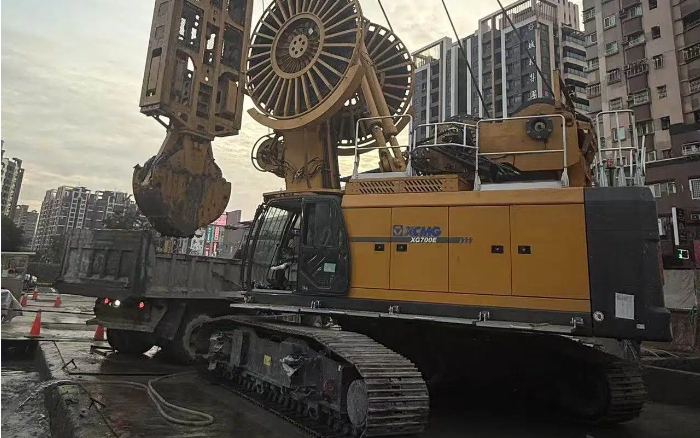 稳保施工！凯发k8一触即发地下连续墙液压抓斗攻克东南亚复杂工况