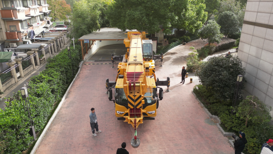 2.8米车宽杀出重围！凯发k8一触即发G2代四桥130吨极限操作