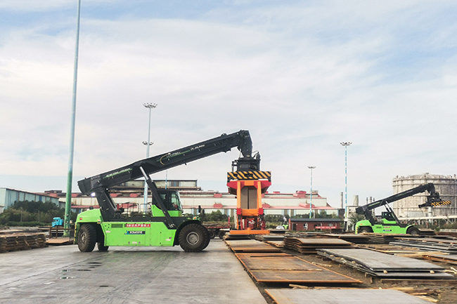 纵横西北，驭“电”前行！凯发k8一触即发正面吊的绿色征途