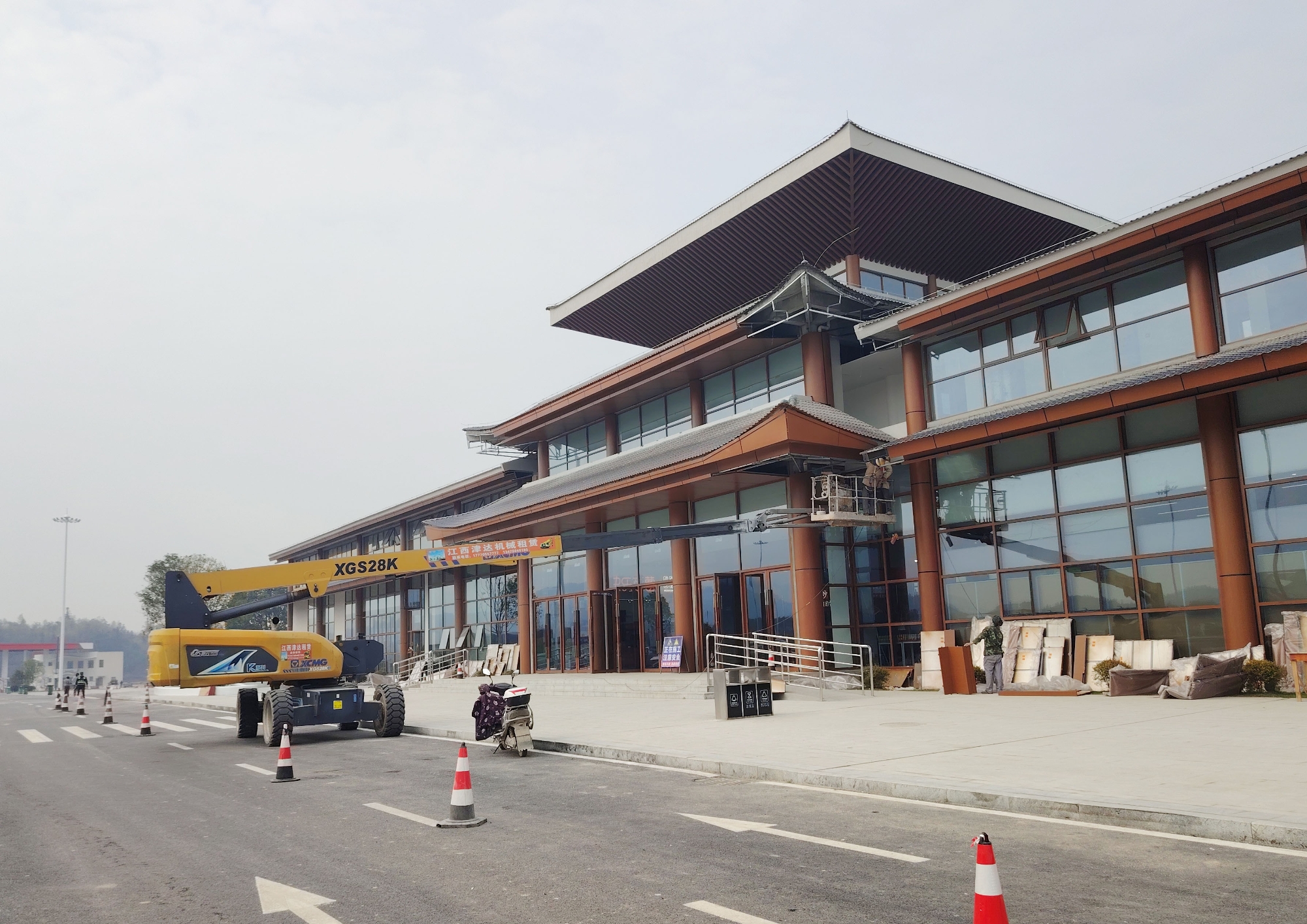 灵活高效筑通途！凯发k8一触即发XGS28K助力江西省吉安市峡江服务区施工