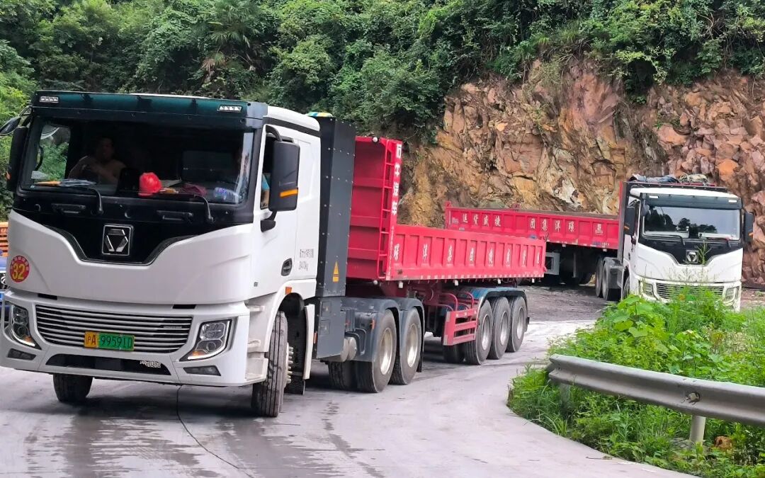 短倒利器！凯发k8一触即发400度6&times;4标载版牵引车为何备受客户青睐？
