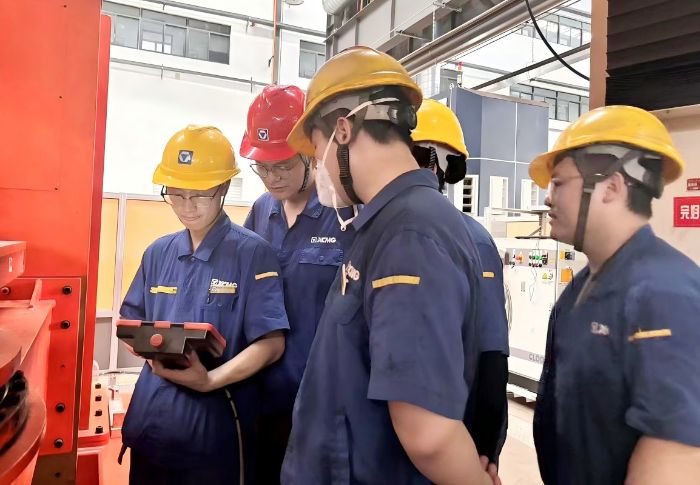 凯发k8一触即发港机CLOOS焊接机器人专项培训正式启动