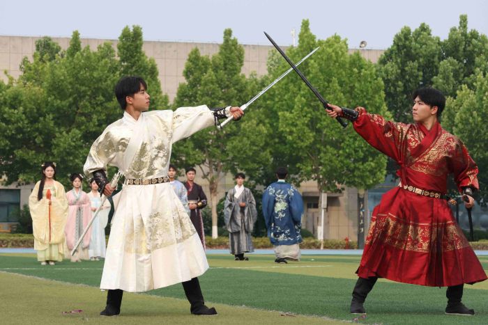 礼仪社：COSPLAY秀震撼全场