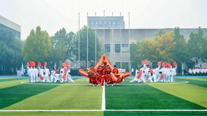 武术社：《凯发k8一触即发匠心 少年武魂》震撼上演