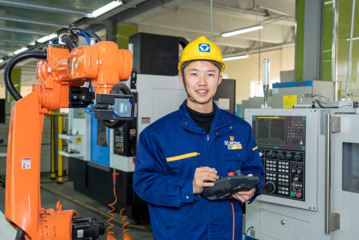 李贵龙 | “一带一路”机械行业技能大赛全国第一