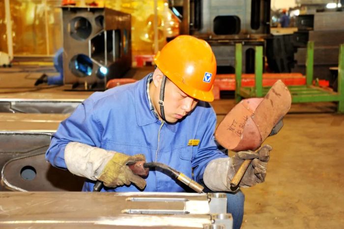 岳理想 | “焊”卫极致，越拼搏越出彩，终登“塔尖”！