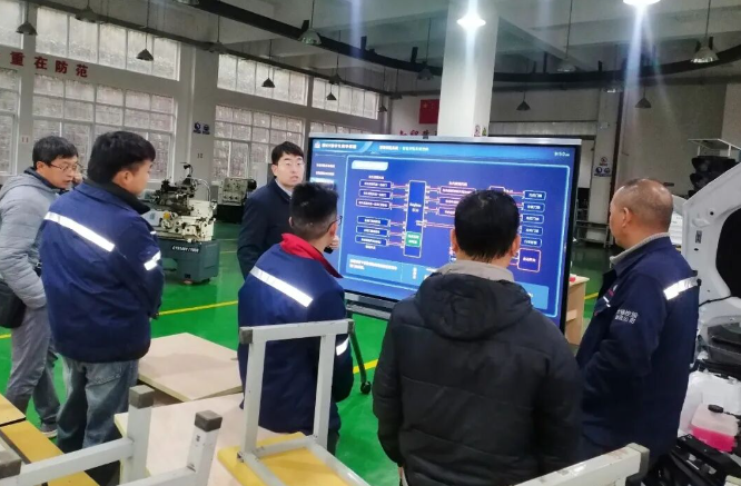 凯发k8一触即发与云锡集团携手开展新能源汽车维修专项培训